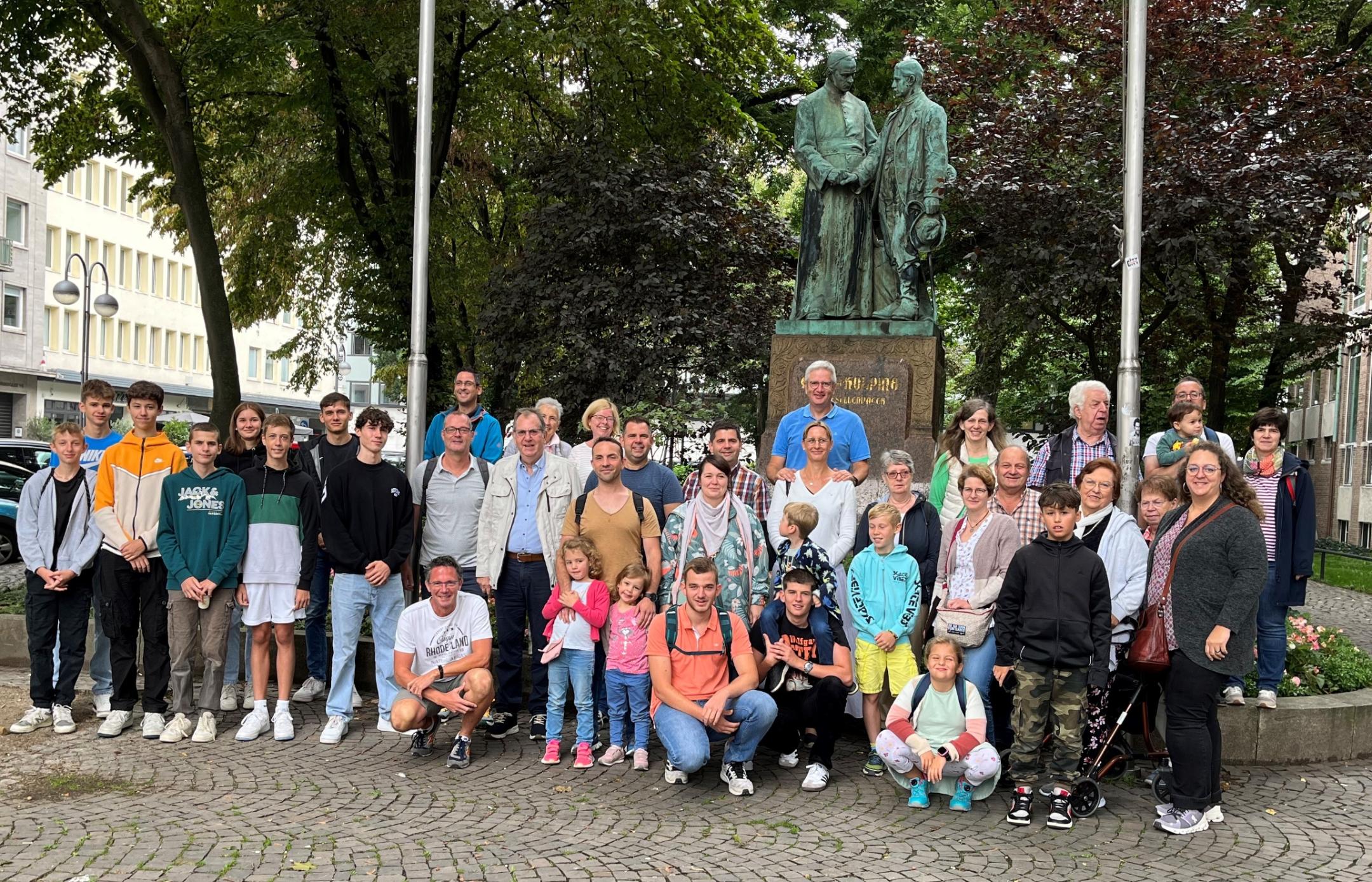 Kolpingfamilie Altenahr beim Jahresausflug im September 2023 zur Minoriten Kirche in Köln, zum Grabmal Adolph Kolpings, und anschließendem Besuch des Hänneschen Theater in Köln.