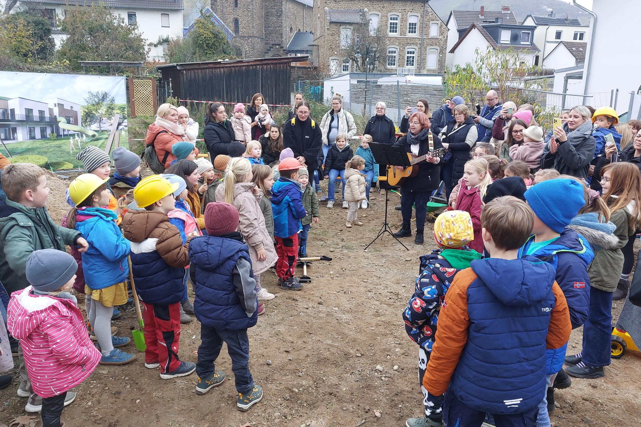 1. Spatenstich für Kindergarten Dernau