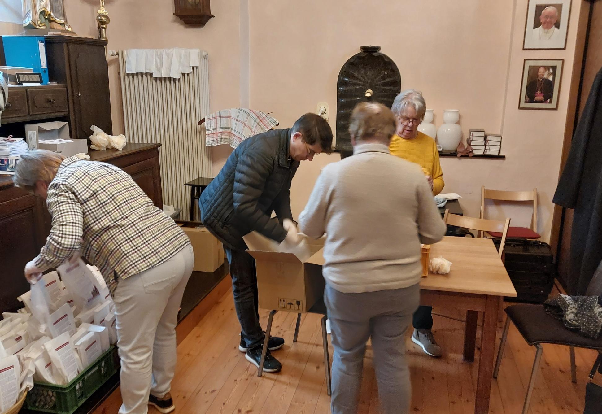 Rosinenbrötchen packen