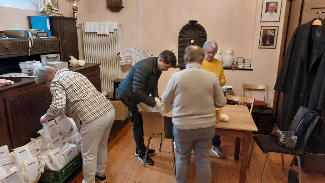 Rosinenbrötchen packen