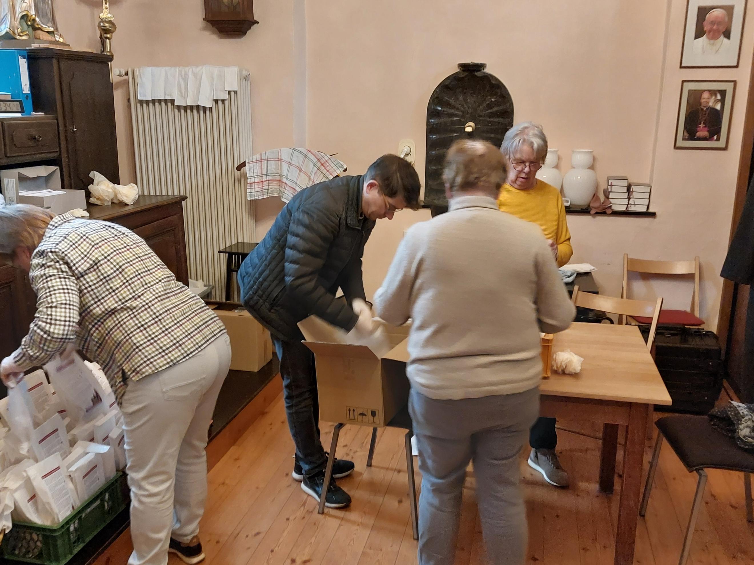 Rosinenbrötchen packen